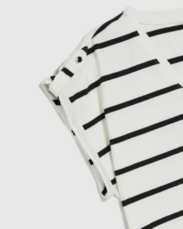 Ριγέ T-Shirt με V και Επωμίδες – Μαύρο