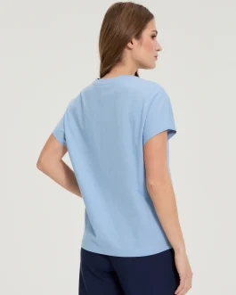 Μονόχρωμο T-Shirt με Κλειστή Λαιμόκοψη – Γαλάζιο